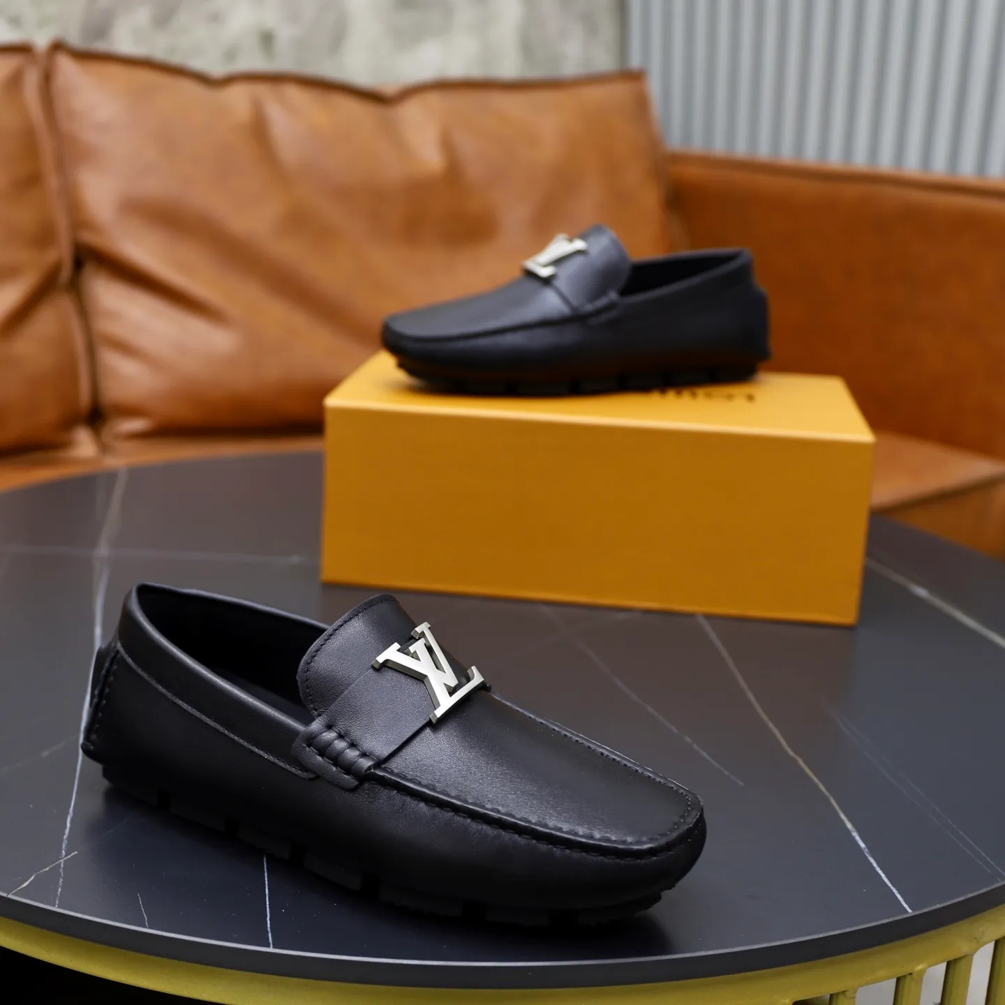 Ex-factory price: 480💰【LV】Louis Vuitton ⚠️High-end men’s driving and pedal series ⚠️38-44 (customized for 45) ⚠️All original cowhide leather! Thick and soft! Made entirely of calfskin lining! Rubber sheet anti-slip beanie sole! Three-dimensional package technology! Fashionable and classic! Handicrafts! Original high quality! Feel free to compare!